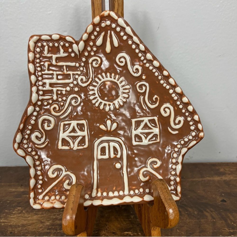 Pottery Barn Gingerbread Figural House Appetizer Plate